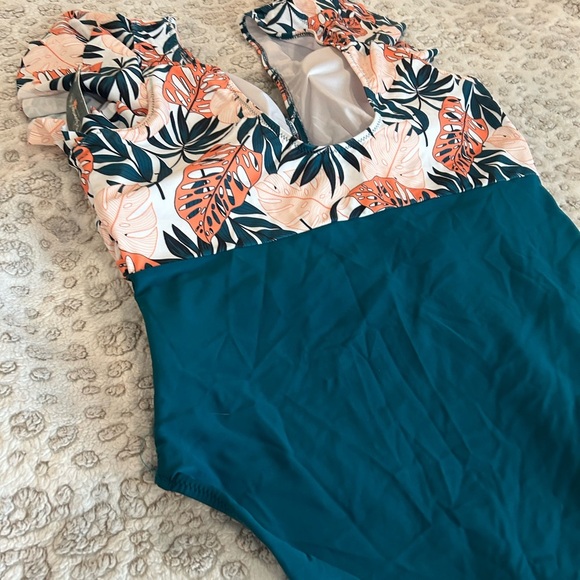 NWT Women’s Size XXL Tropical Print One Piece Swimsuit with ruffle sleeves - Picture 9 of 9